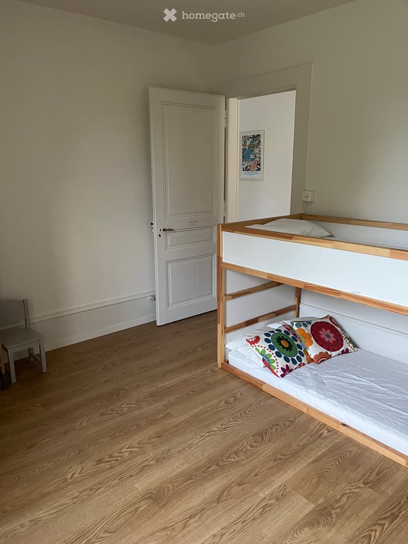 Appartement 4 pièces rénové au centre de Colombier (5)