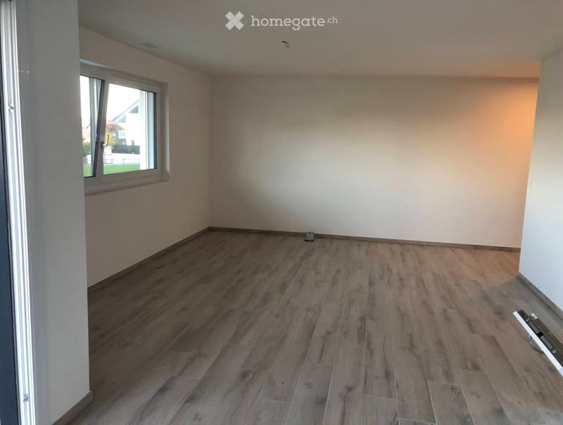 Charmant 2.5 pièces moderne avec balcon, vue dégagée à Gimel (3)