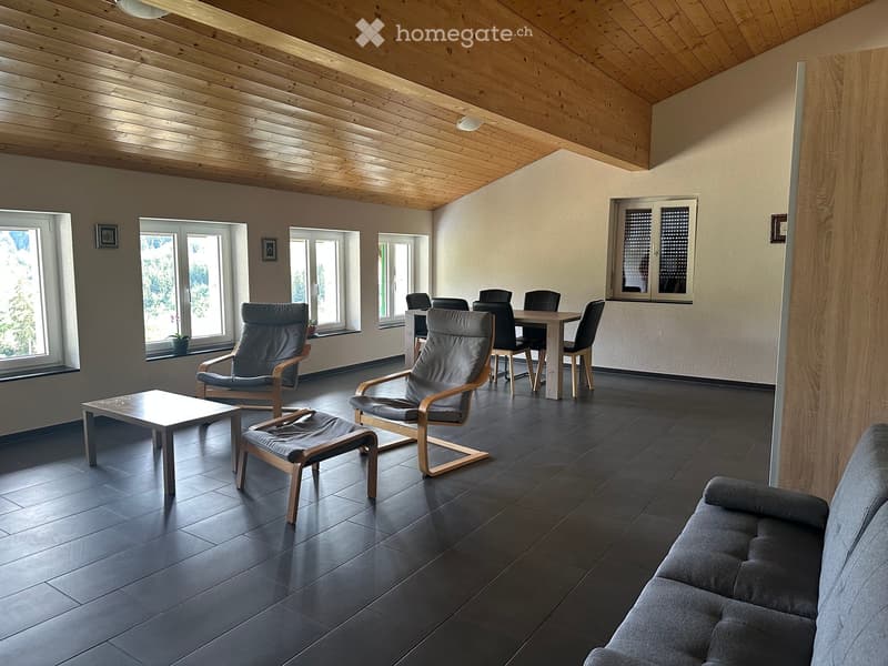 Appartement de 100m2, au 1er étage dune maison familiale. (1)