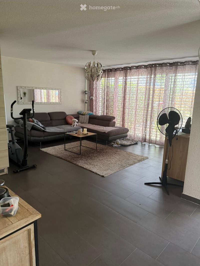 Grand appartement à louer avec place de parc intérieure (1)