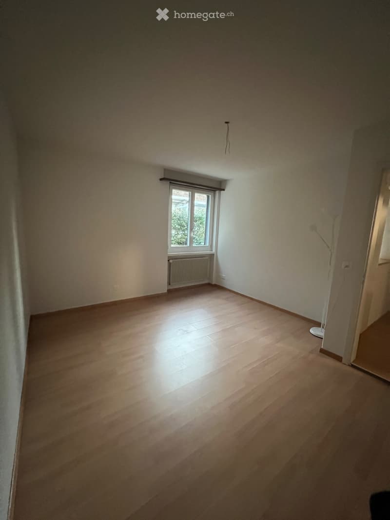Attraktive 2.5-Zimmerwohnung mit grosszügigem Privatgarten (2)
