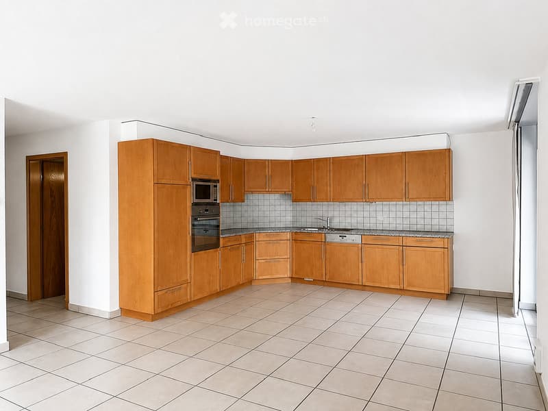 À LOUER SPACIEUX 4,5 PIÈCES AVEC BALCON, ASCENSEUR, GARAGE (4)