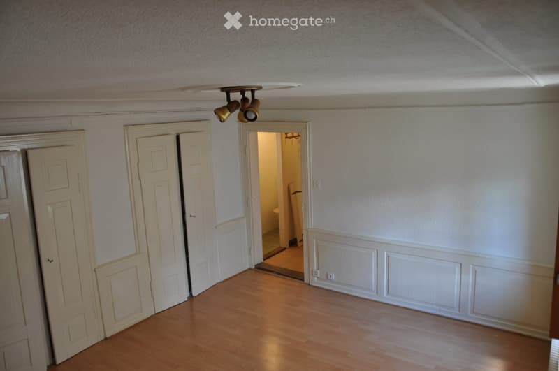 À louer studio au coeur de la vieille ville de Sion (2)