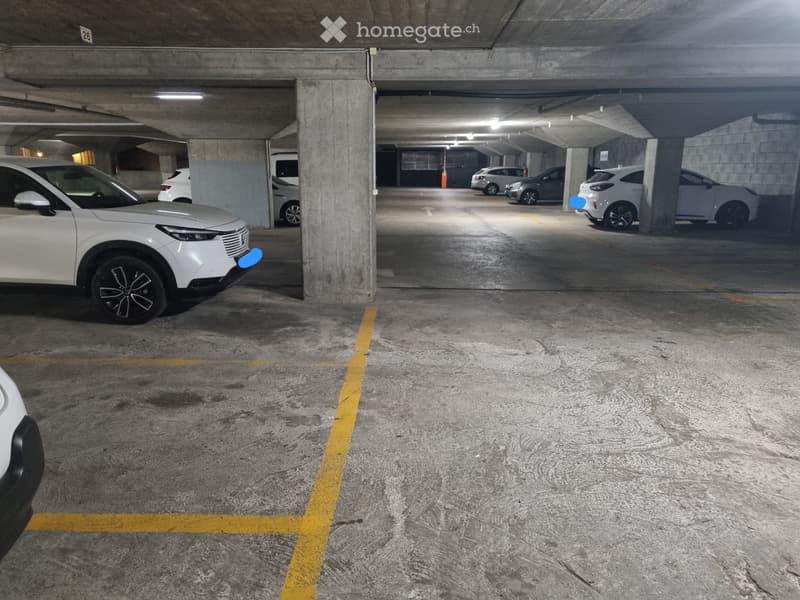 Place de Parking Intérieur (1)