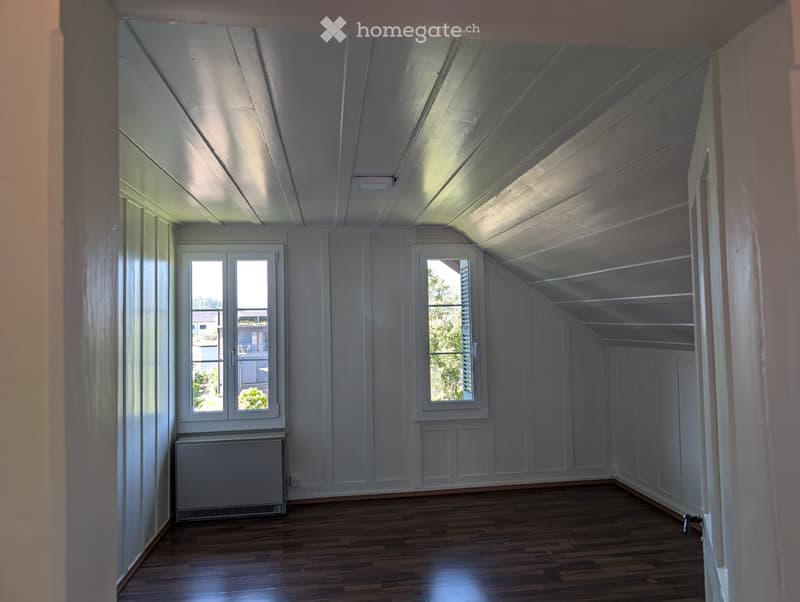 Zentrale 2,5 Zimmer Dachwohnung in Oberdiessbach (2)