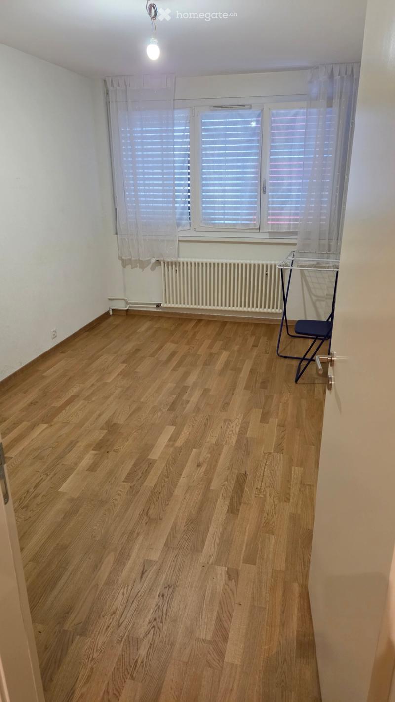 Loue Chambre avec bain privé. (2)