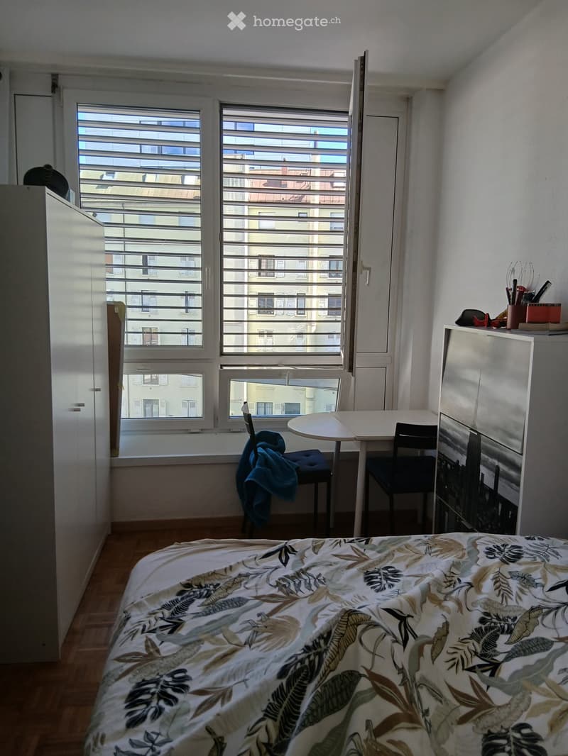 Chambre a Louer en Apartment tres calme (2)