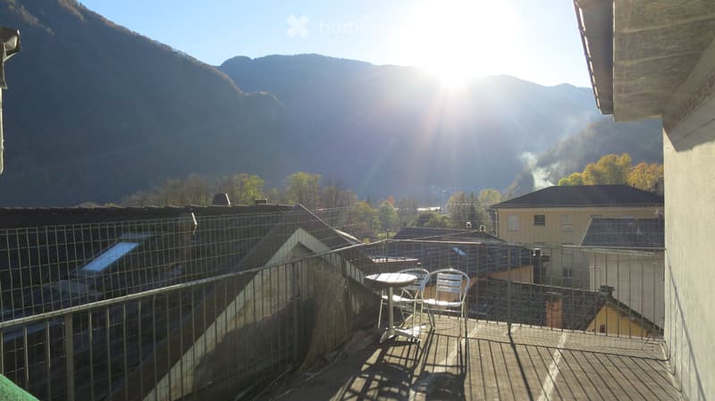 Appartamento con grande terrazza - Dachwohnung im Grono (3)