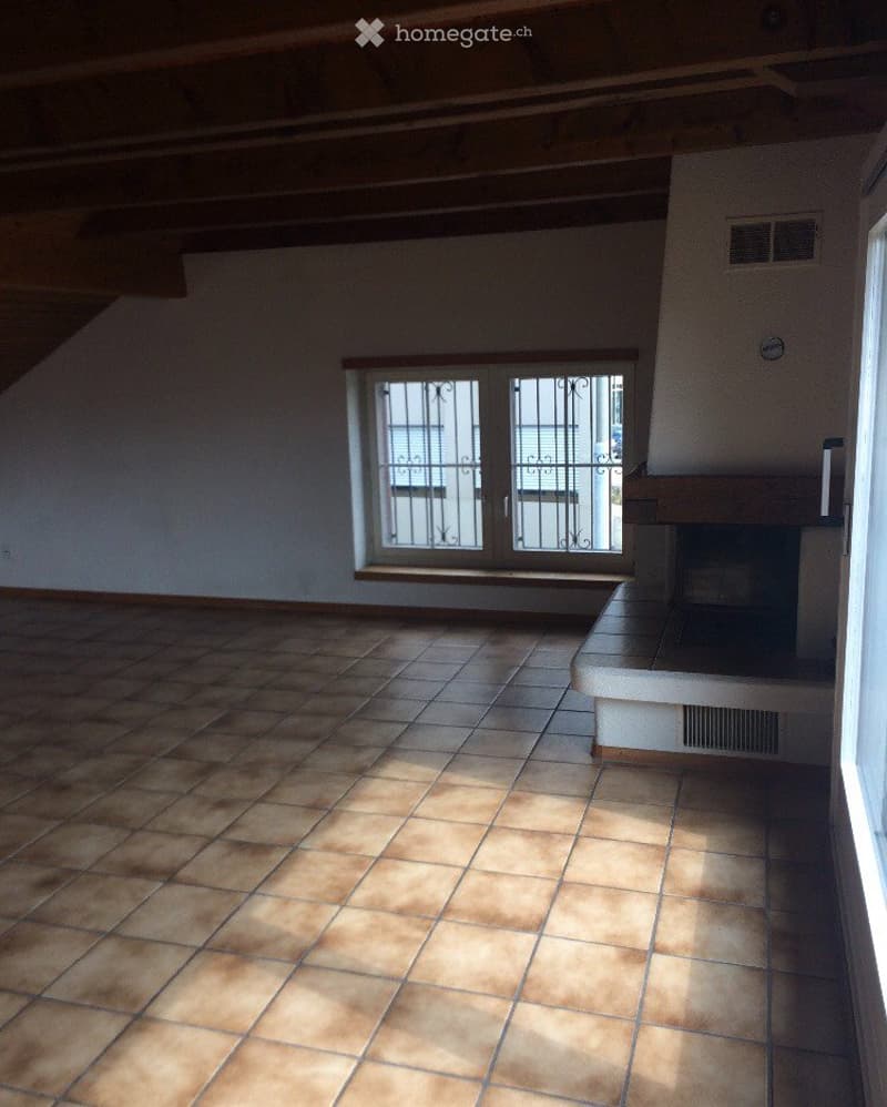 Grande appartement mansardé à louer - 3.5 pcs. Bienne (1)