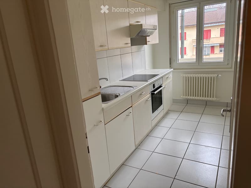 Sehr schöne Großzügiger Wohnung zu vermieten (2)