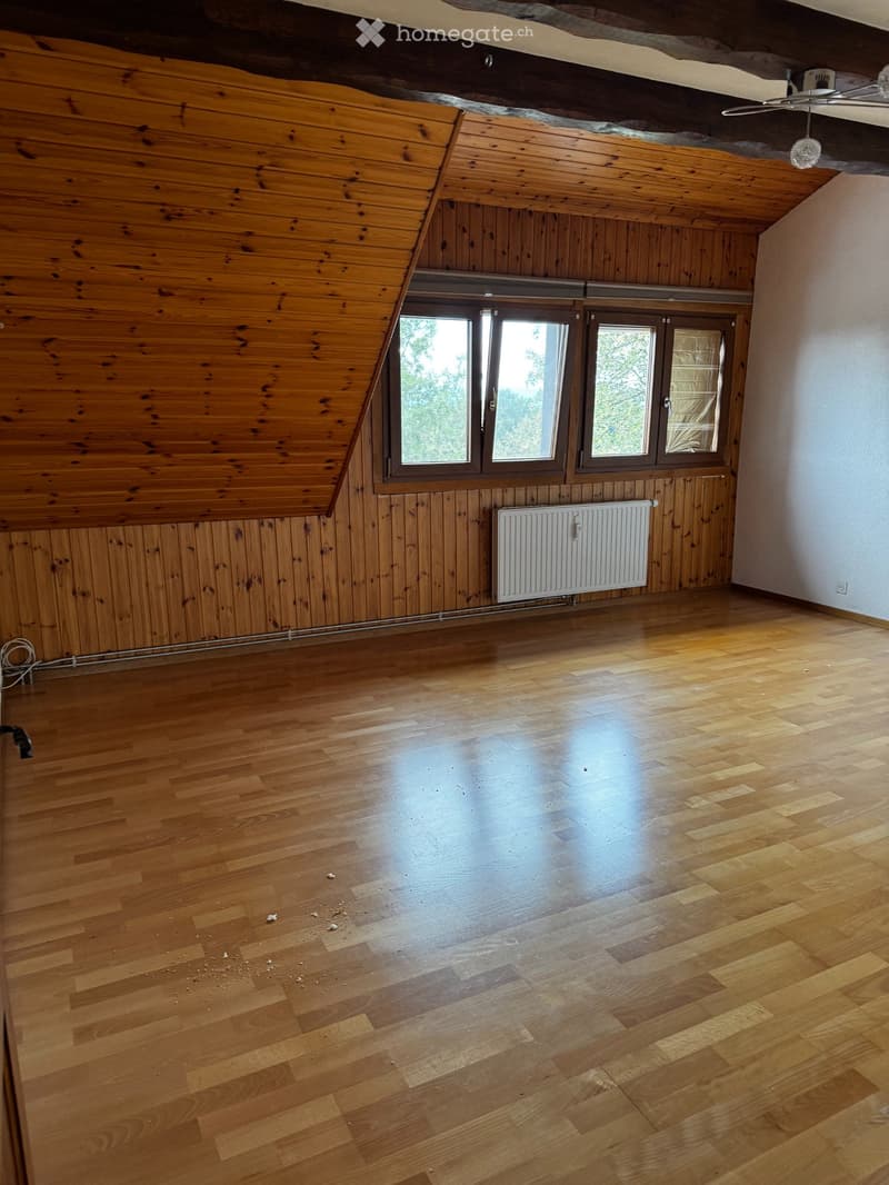 À louer à Poliez-Pittet  4,5 pièces avec cheminée et balcon (5)