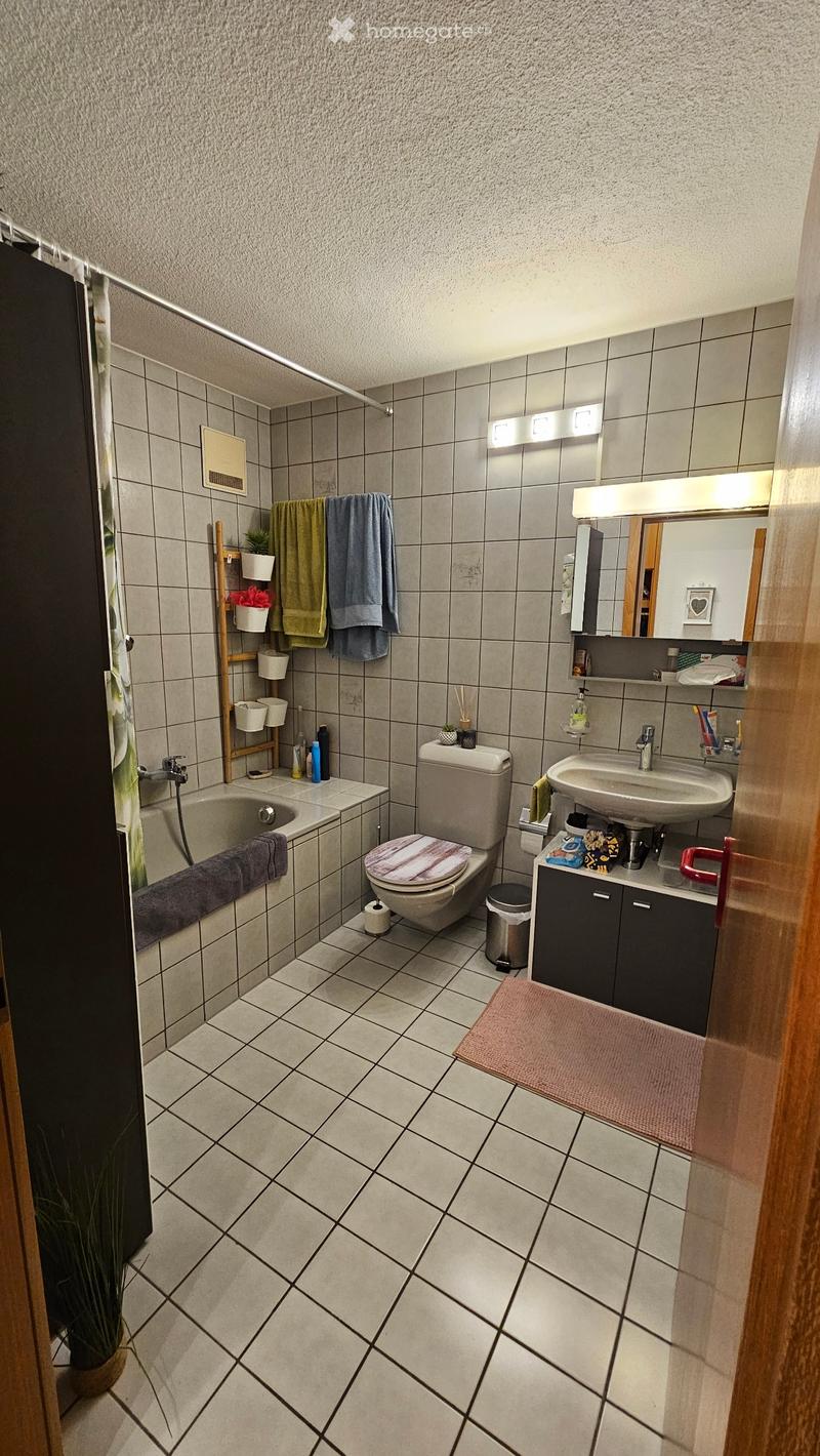 Wohnung 4Zi + 2 Garagen zu vermieten (2)