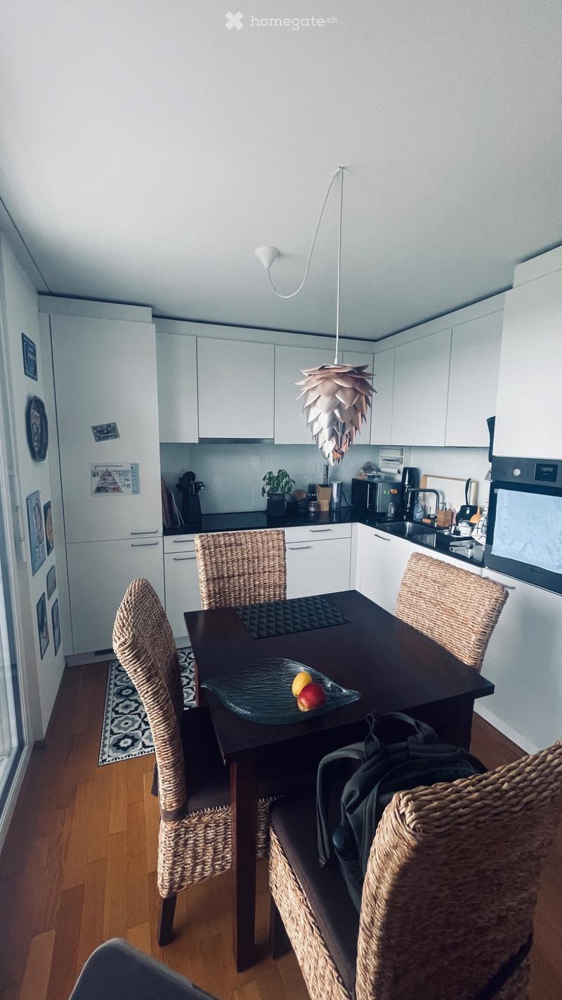 Helle 3.5-Zimmer-Wohnung mit grossem Balkon und Waschturm (3)