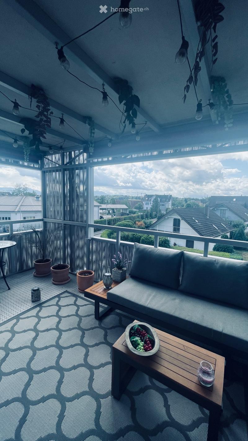 Helle 3.5-Zimmer-Wohnung mit grossem Balkon und Waschturm (2)