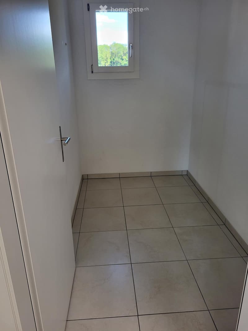 Charmant appartement en attique de 2,5 pièces à Fribourg (5)