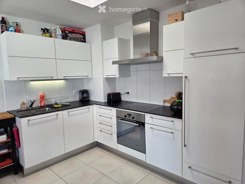 Charmant appartement en attique de 2,5 pièces à Fribourg (1)