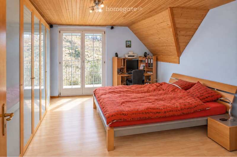 Grosszügige 2½-Zimmer-Wohnung mit Dachterrasse und Balkon (2)