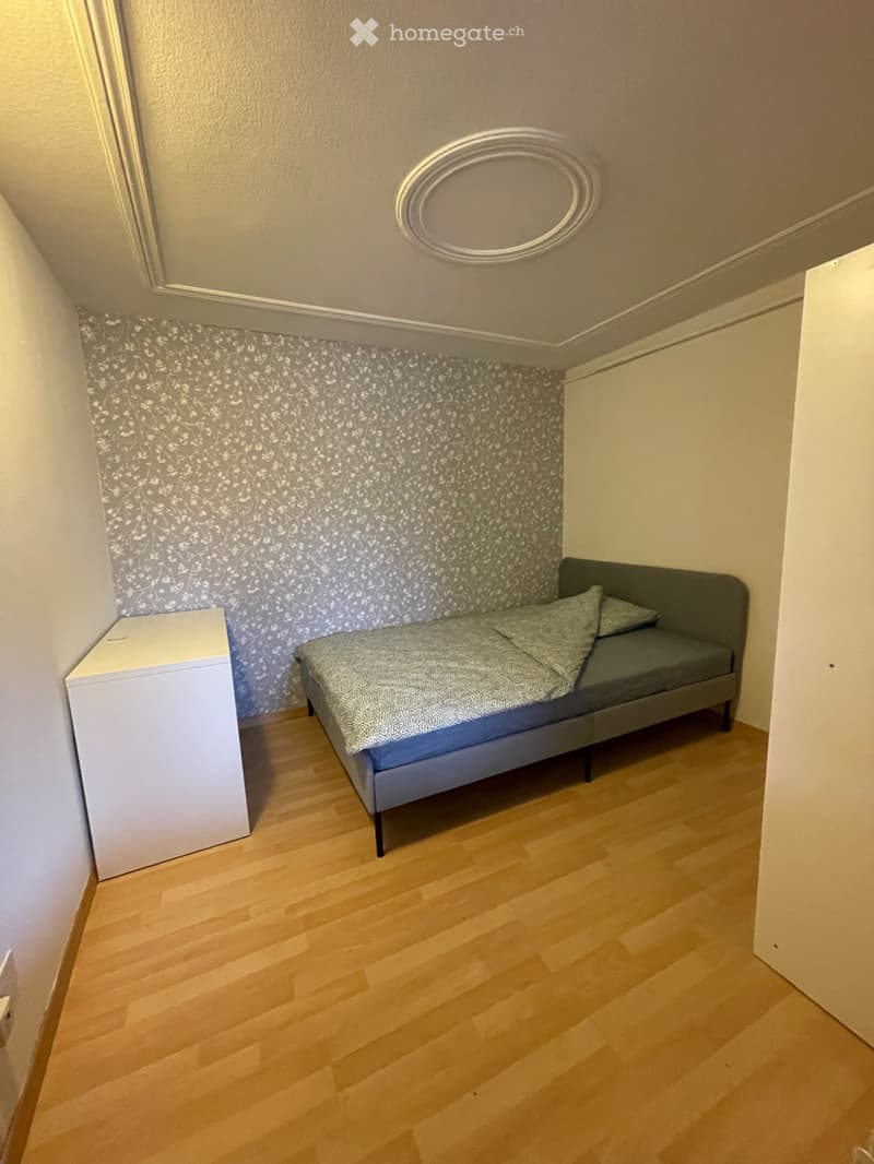 Möbliertes Zimmer 35 pro Nacht (1)