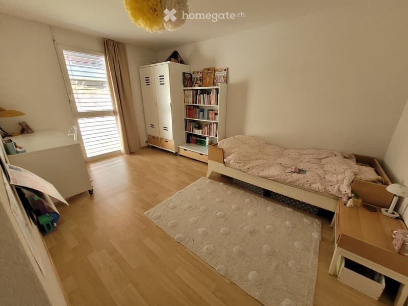 Appartement 4.5 pièces avec balcon, garage, place de jeux (3)
