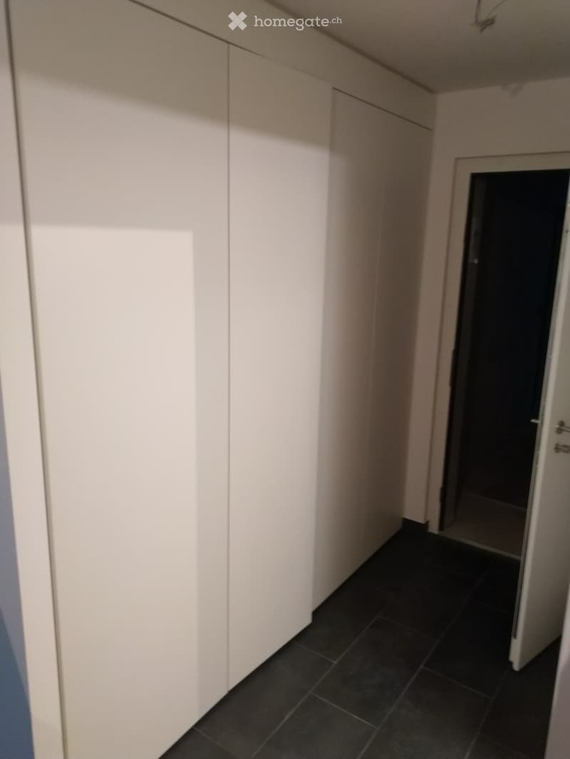 Studio avec un très grand balcon à Sion (2)