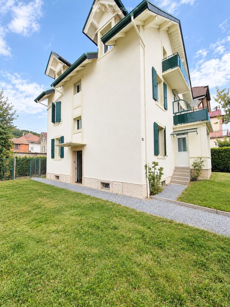 Charmant appartement 2,5p rénové avec balcon et vue sur lac (5)
