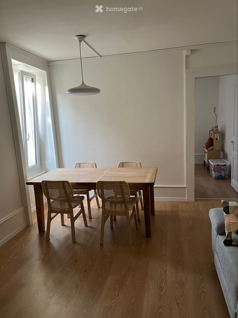 Appartement 4 pièces rénové au centre de Colombier (2)