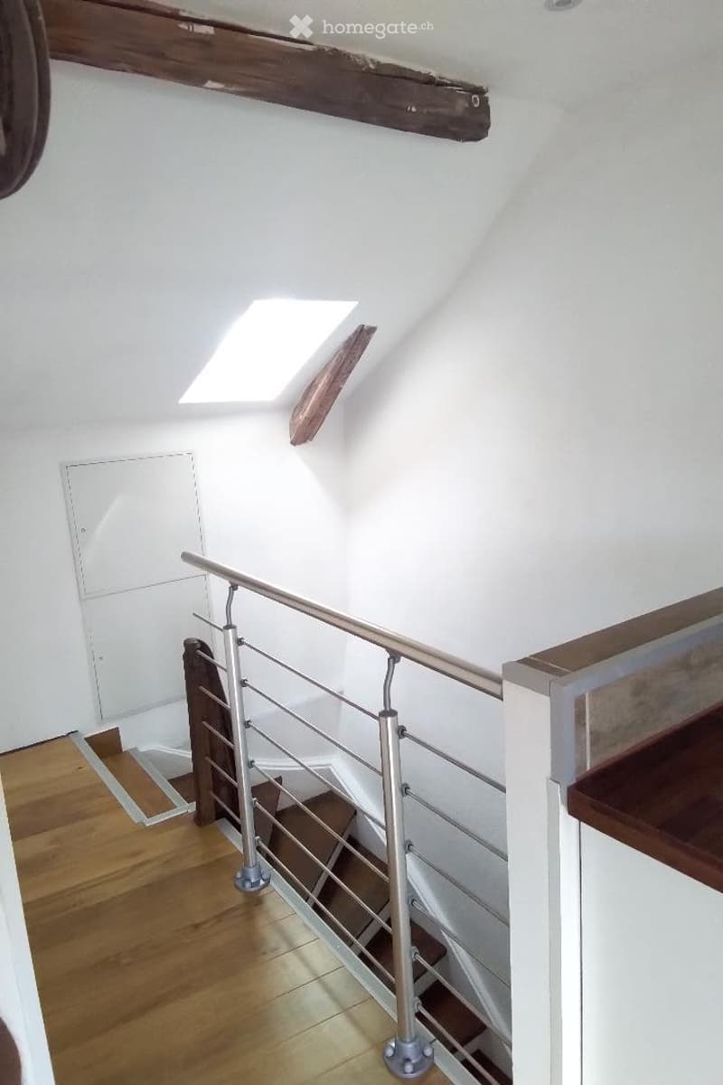 A louer grand 1.5p sous comble - 2520 La Neuveville (2)