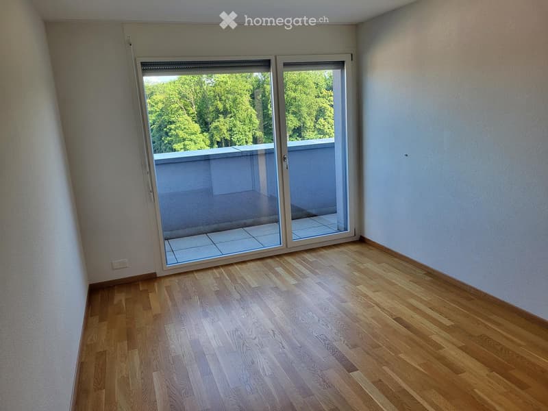 Charmant appartement en attique de 2,5 pièces à Fribourg (3)