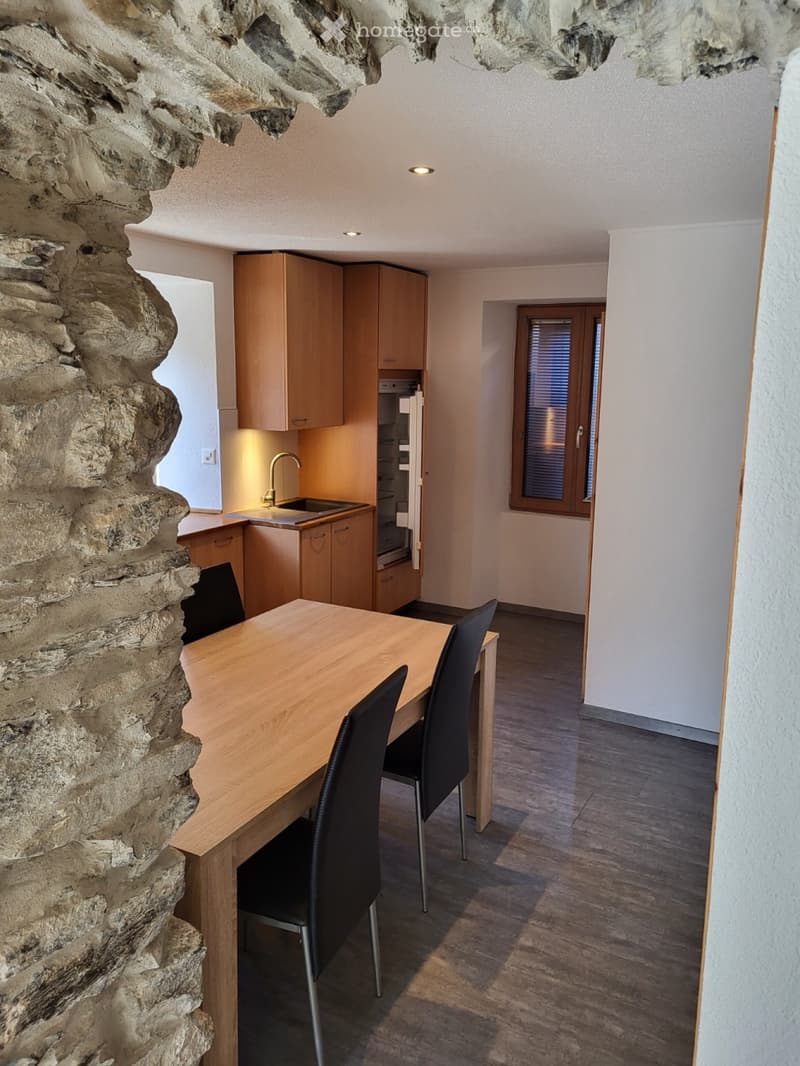 REPRISE DE BAIL  BEL APPARTEMENT À LEYTRON (2)