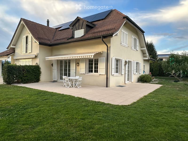 Magnifique 2,5 pièces avec jardin et terrasse dans villa (1)