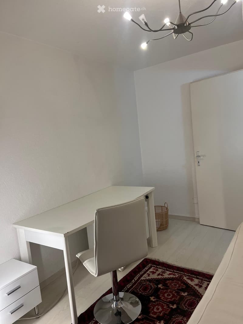 Chambre meublée (2)