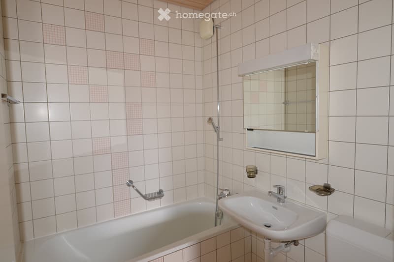 A LOUER A ROSSENS, BEL APPARTEMENT MANSARDE DE 3 ½ pièces (5)