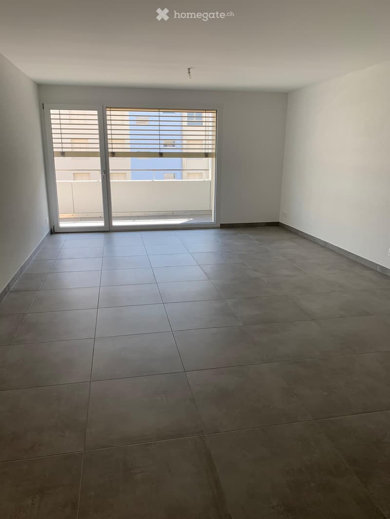 Appartement moderne de 2,5 pièces avec très grand balcon (1)