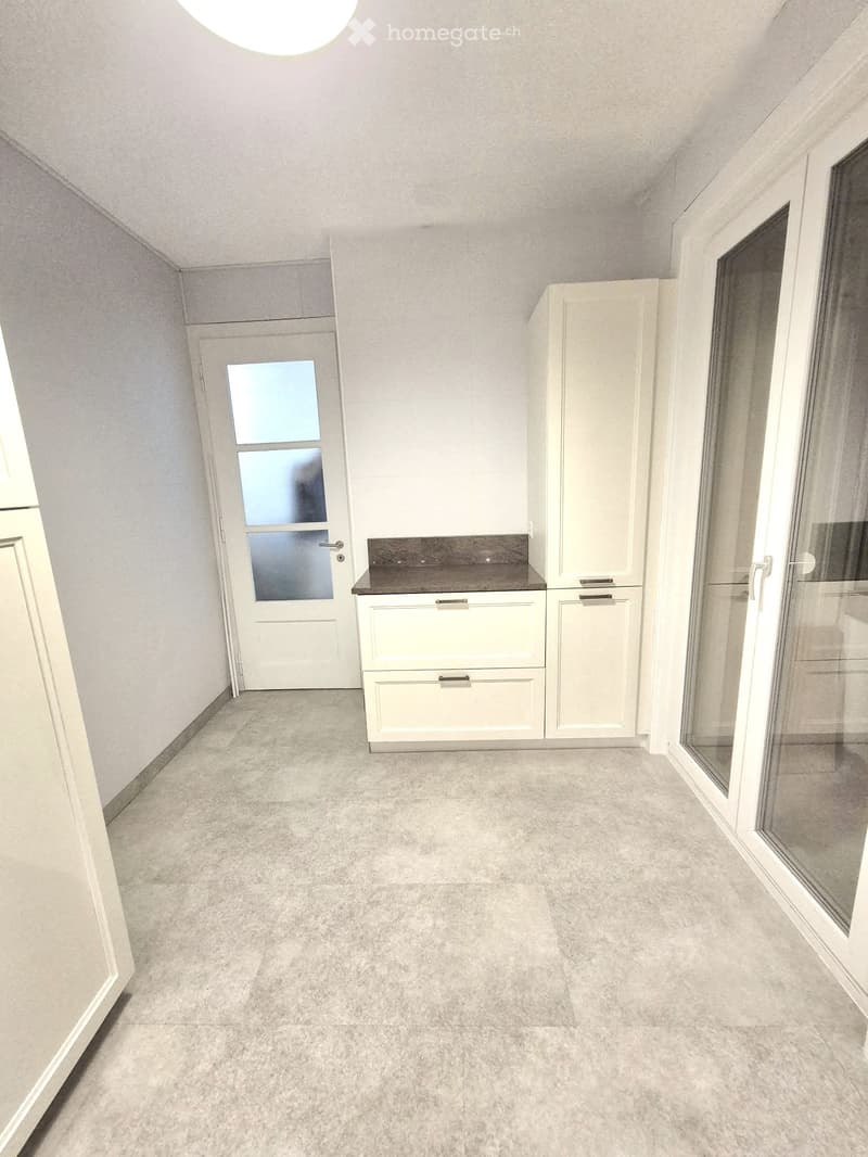 Appartement 2.5 pièces, rénové, proche de la gare Fribourg (2)