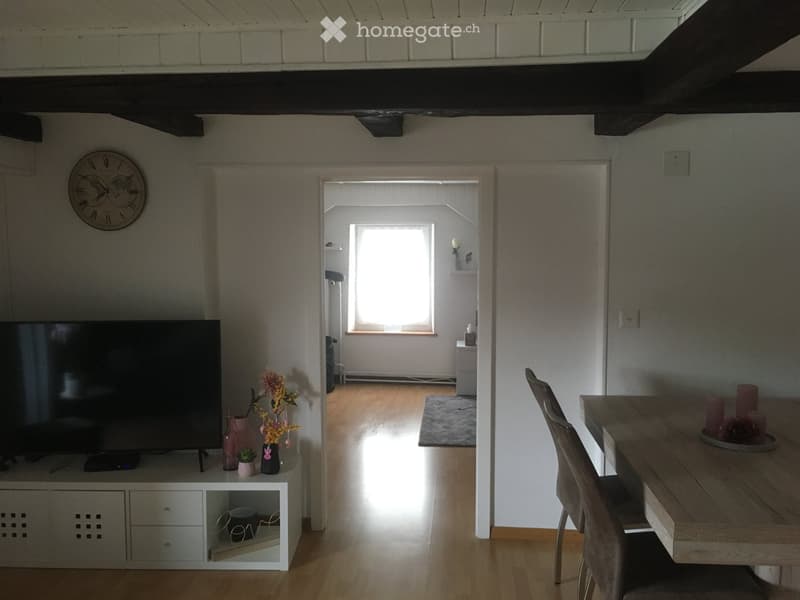 Dans bâtiment à 3 appartements, au 2eme étage, (8)