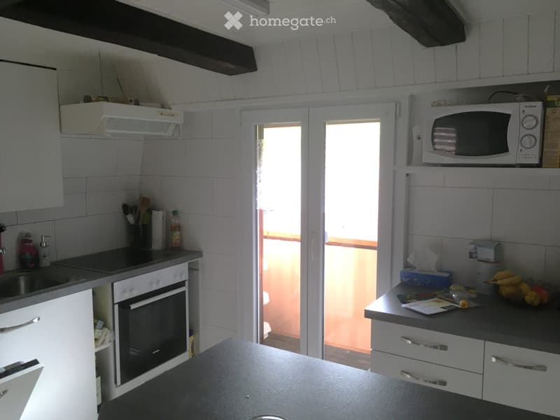 Dans bâtiment à 3 appartements, au 2eme étage, (1)