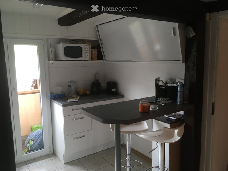 Dans bâtiment à 3 appartements, au 2eme étage, (3)