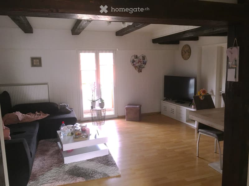 Dans bâtiment à 3 appartements, au 2eme étage, (2)