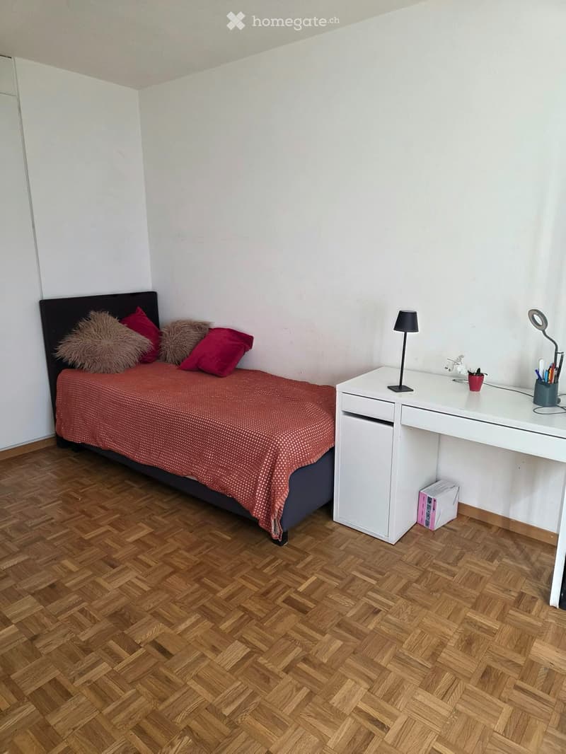 Chambre meublée à louer au 1er novembre, à femme uniquement (3)