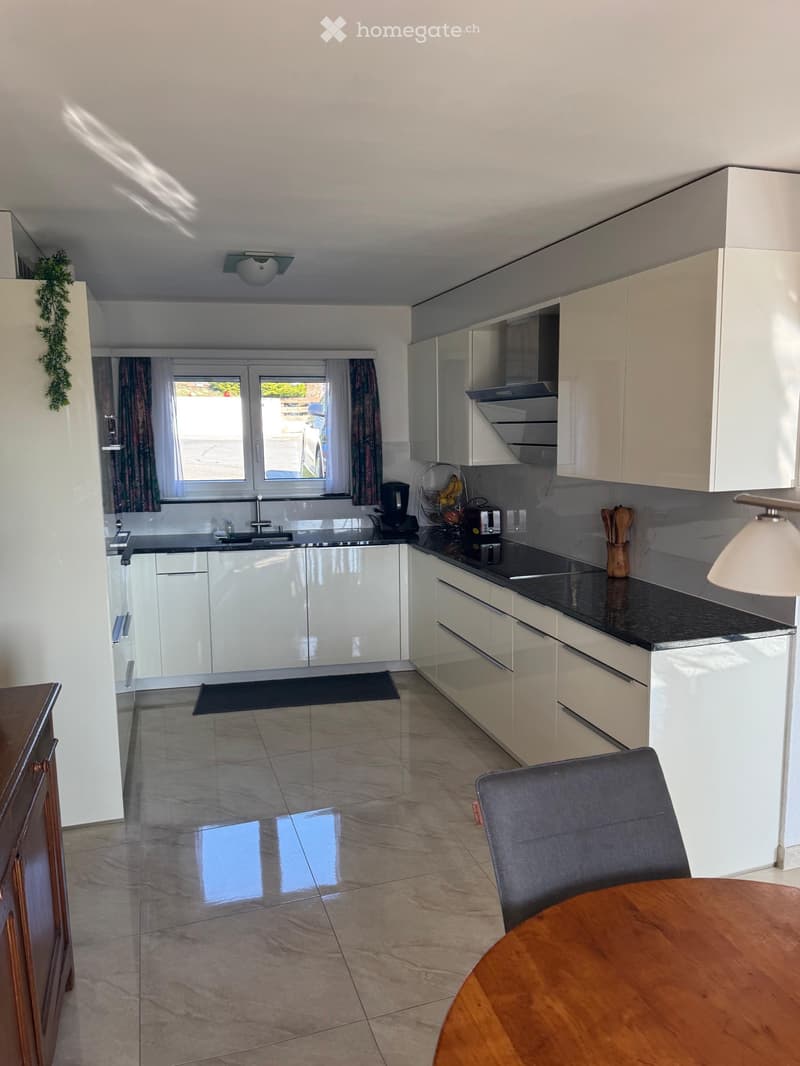 Vue sur le lac et terrasse de 36 m²  Proche dAubonne (4)