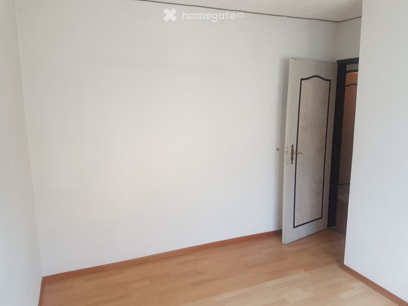 À LOUER APPARTEMENT 3½ PIÈCES (3)