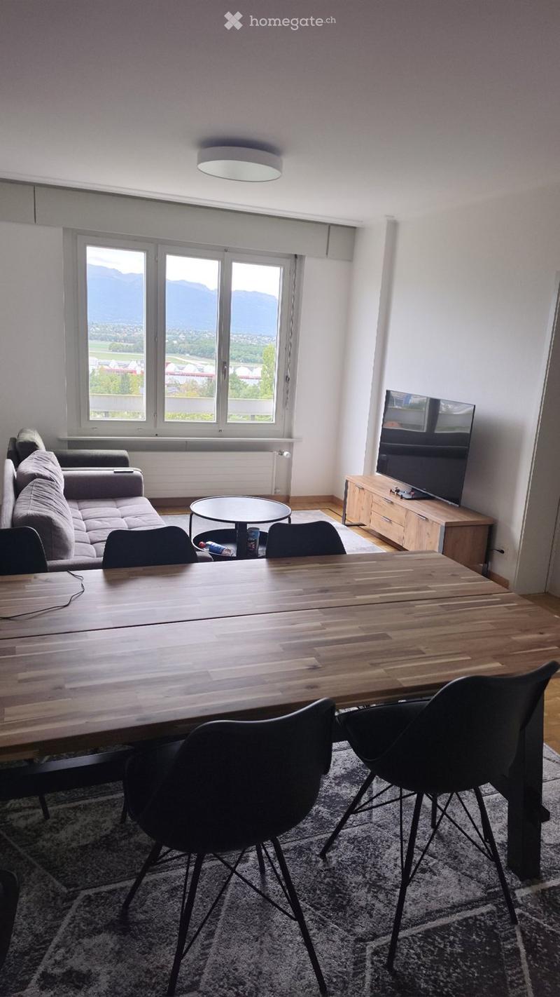 Chambre meublée avec balcon / Furnished room with balcony (2)
