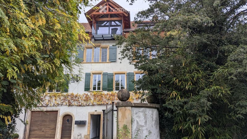 Ruhige, grosse 4 Zimmer-Wohnung, 1. Etage (1)