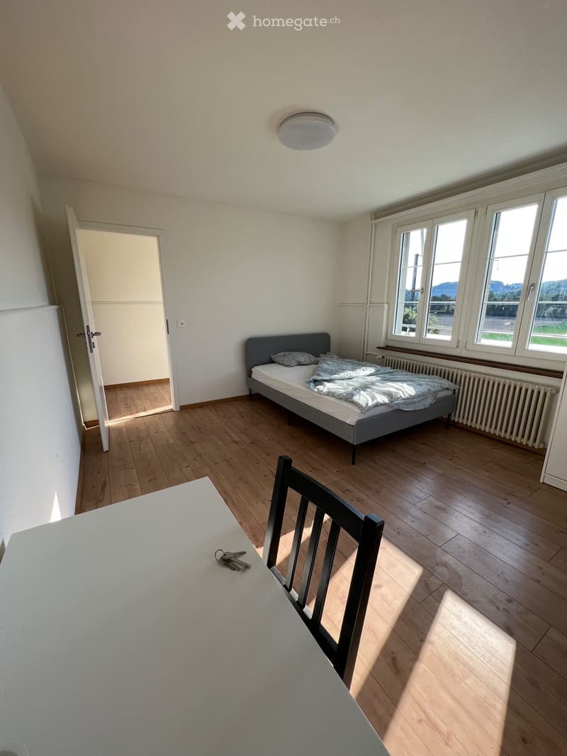 Helles, möbliertes Zimmer mit Balkon Wildegg (2)