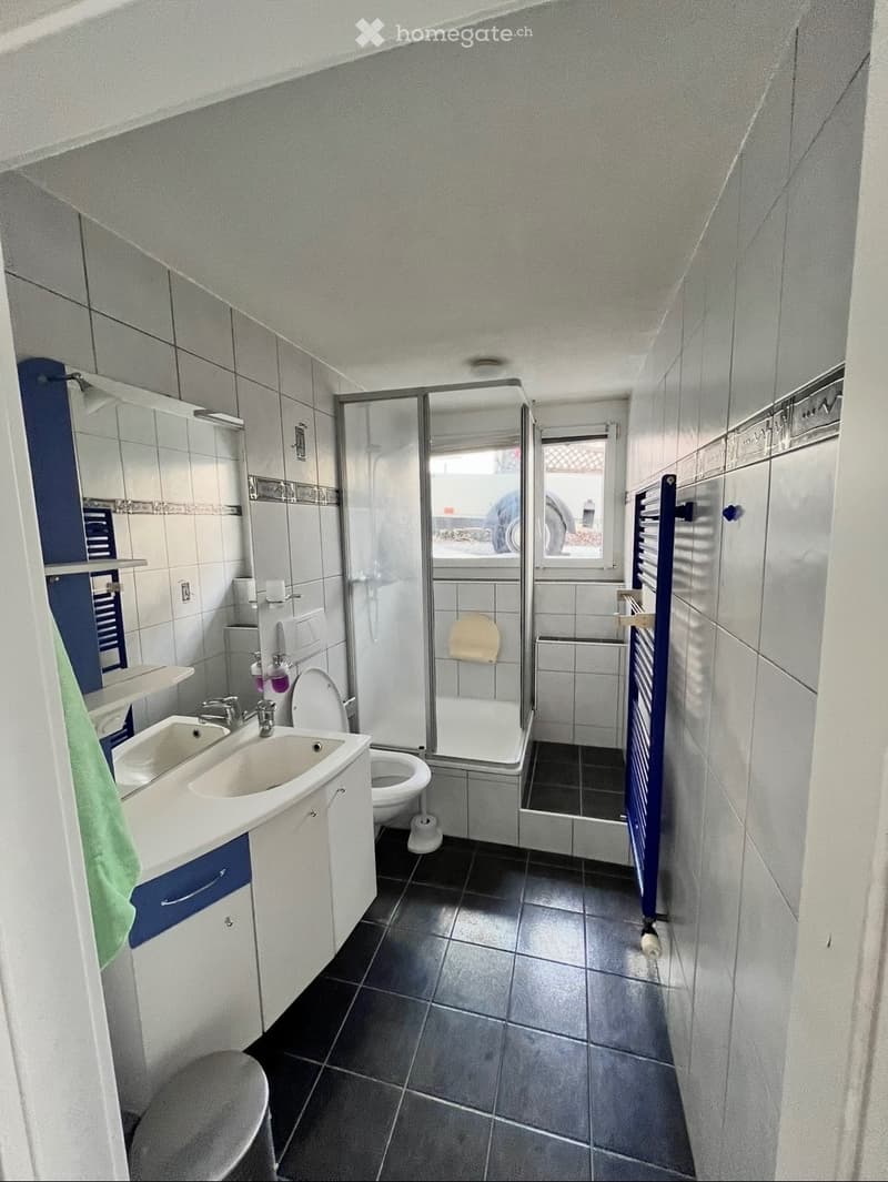 1.5 Zimmer-Studio in Lengnau BE CHF 800. inkl. NK (3)