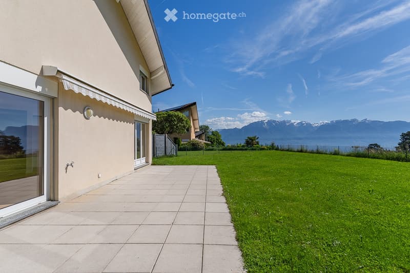 VILLA JUMELLE AVEC VUE IMPRENABLE SUR LE LAC ET LES ALPES (1)