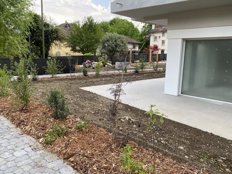 Terrasse et jardinet