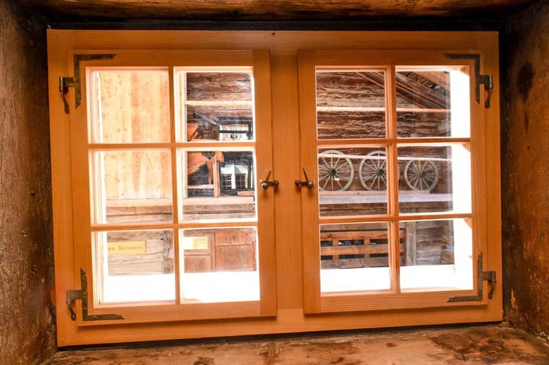 Appartement de 4.5 pièces mezzanine meublé ,entièrement rénové,classé aux monuments historiques (25)