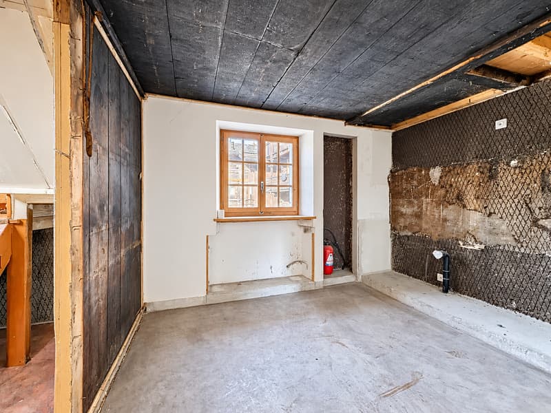 Chalet à rénover – L'âme d'une grange alpine à Sarreyer (9)