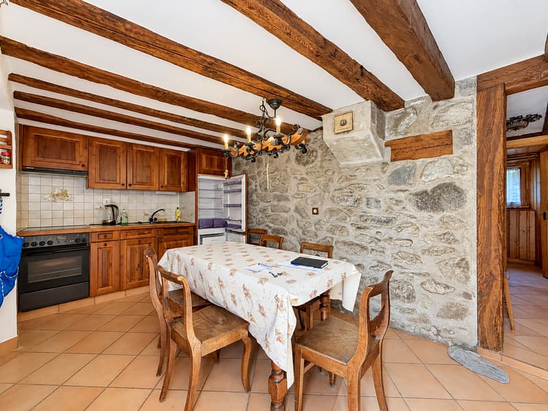 Authentique appartement villageois en madriers au cœur du Sappey (3)